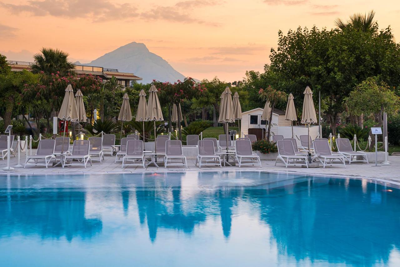Grand Palladium Sicilia Resort & Spa カンポフェリーチェ・ディ・ロッチェッラ エクステリア 写真